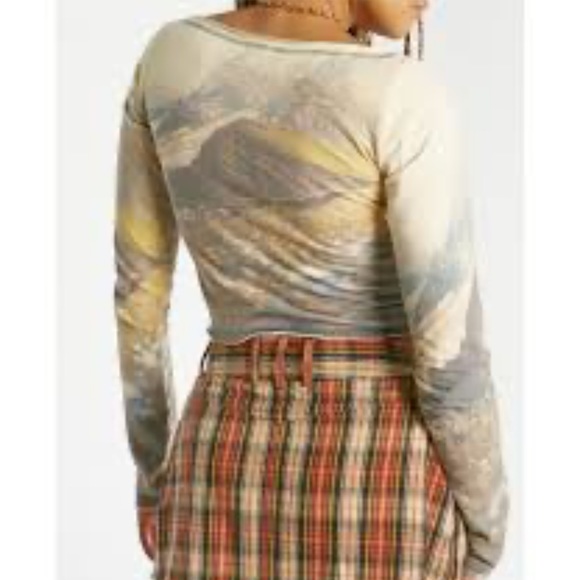 BDG Urban Outfitters EUC ,M, SLASH NECK LANDSCAPE CROP TEE - Picture 4 of 7